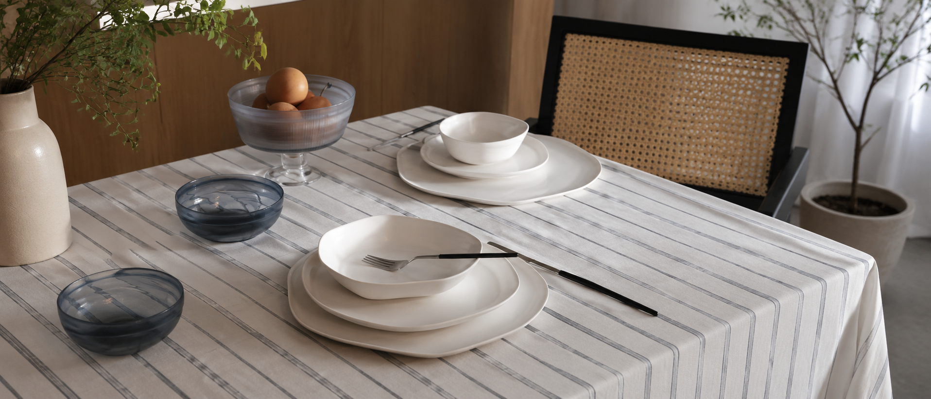 Thoughtfully arranged tableware for everyday dining